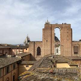 Palazzo delle Papesse em Siena: degustação de vinhos no pátio + panorama
