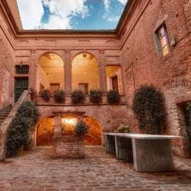 Brunello Wine Tasting and Lunch in a Montalcino Castle