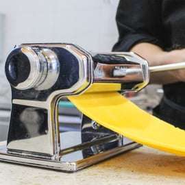 Pasta maken en wijnproeven