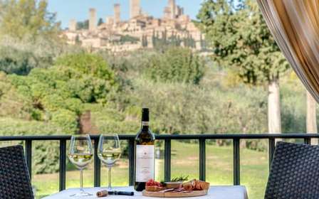 San Gimignano: Mini Wine Tour with Tuscan aperitif