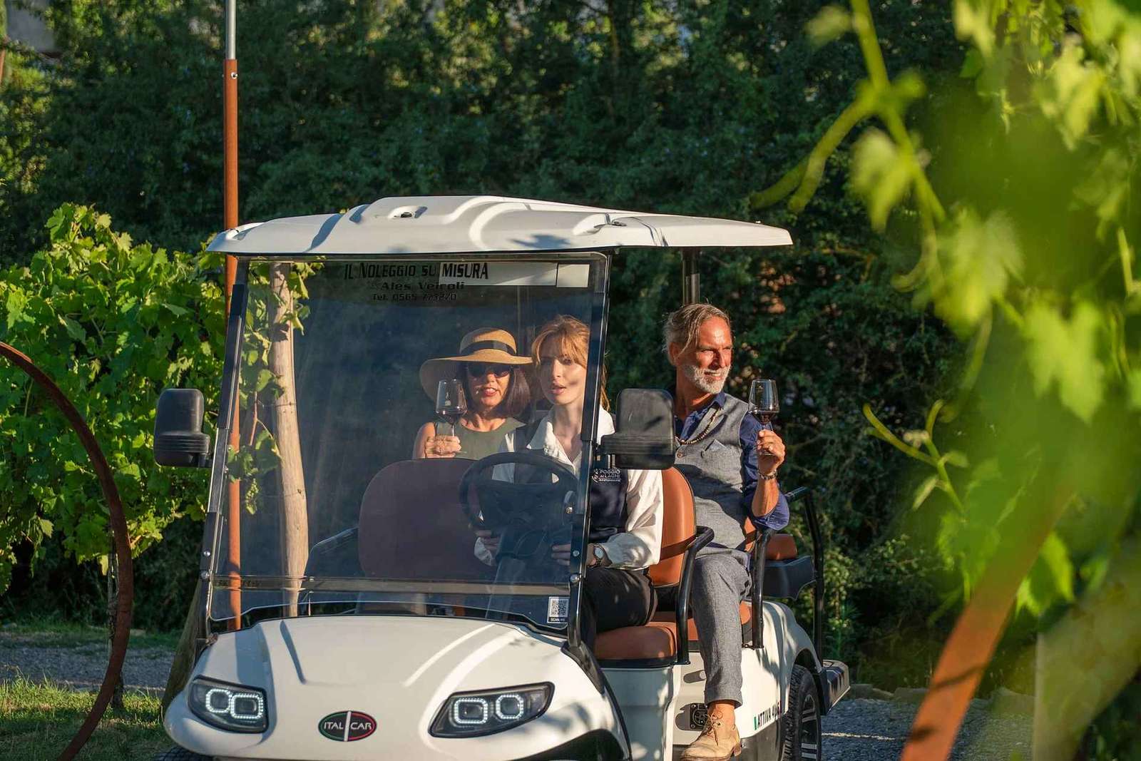 Monteriggioni : visite des vignobles en voiturette de golf avec vin et déjeuner