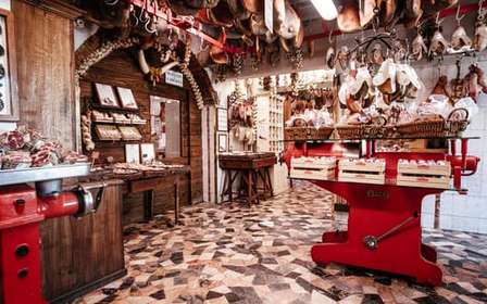Greve in Chianti: Butcher Shop Tour with Wine and Platter