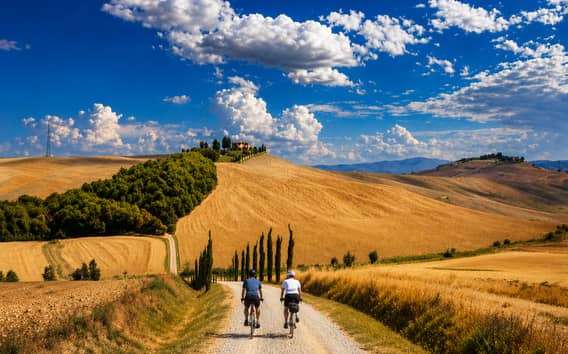 Montalcino: e-bike túra a Val d'Orciában Brunello-borkóstolóval