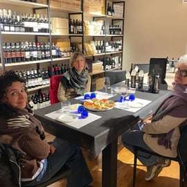 Siena: Ölverkostung in einer Weinhandlung auf der Piazza del Campo