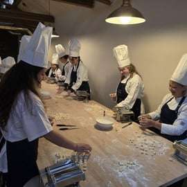 Clase de cocina toscana en Siena: pasta, tiramisú y vino