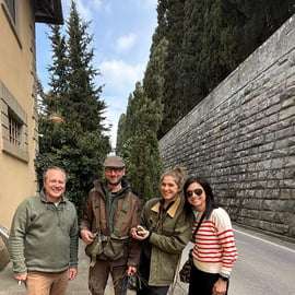 Chasse à la truffe en Toscane avec un chien dressé