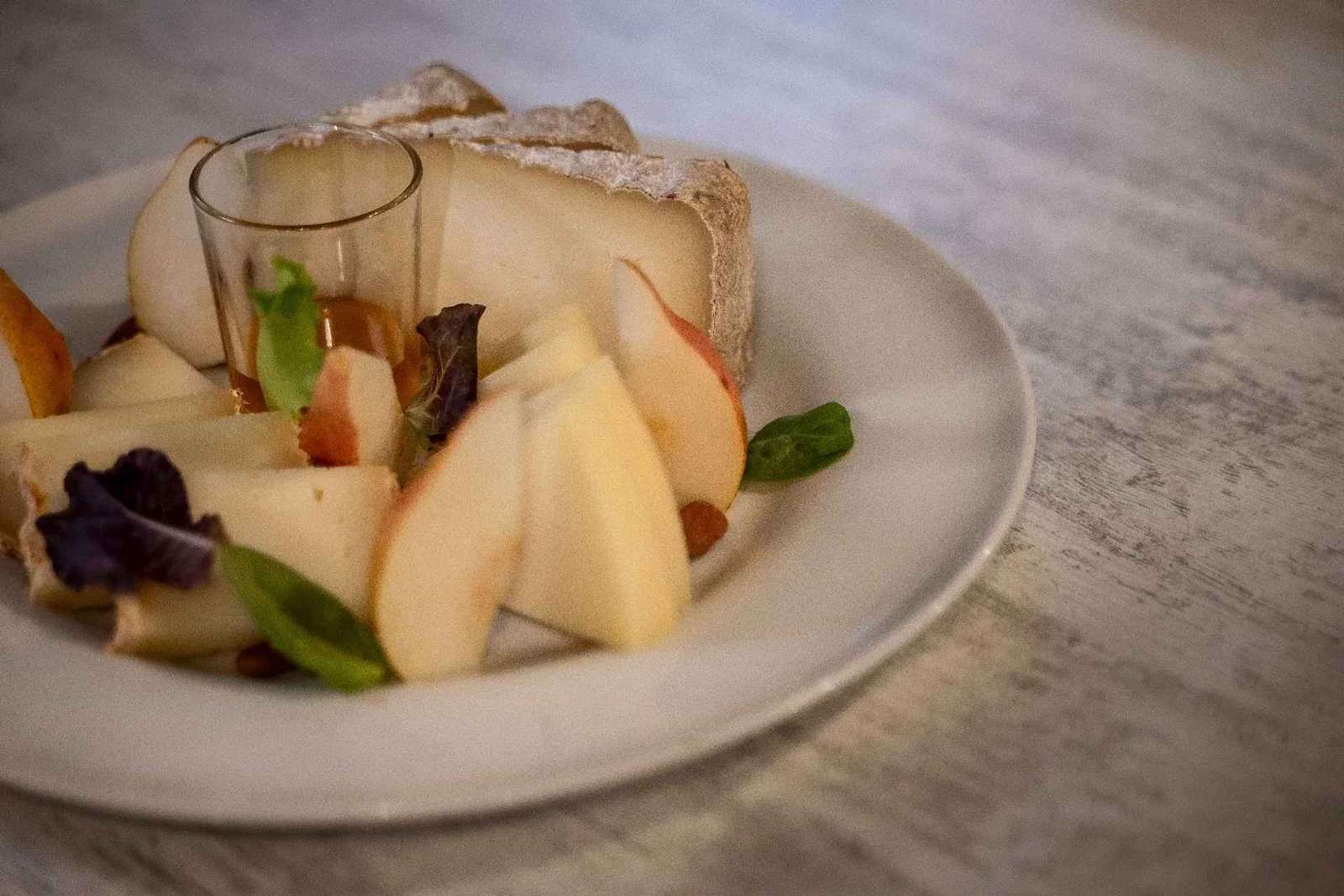Poggio ai Laghi: Tuscan Wine Tasting & 5 Local Cheeses