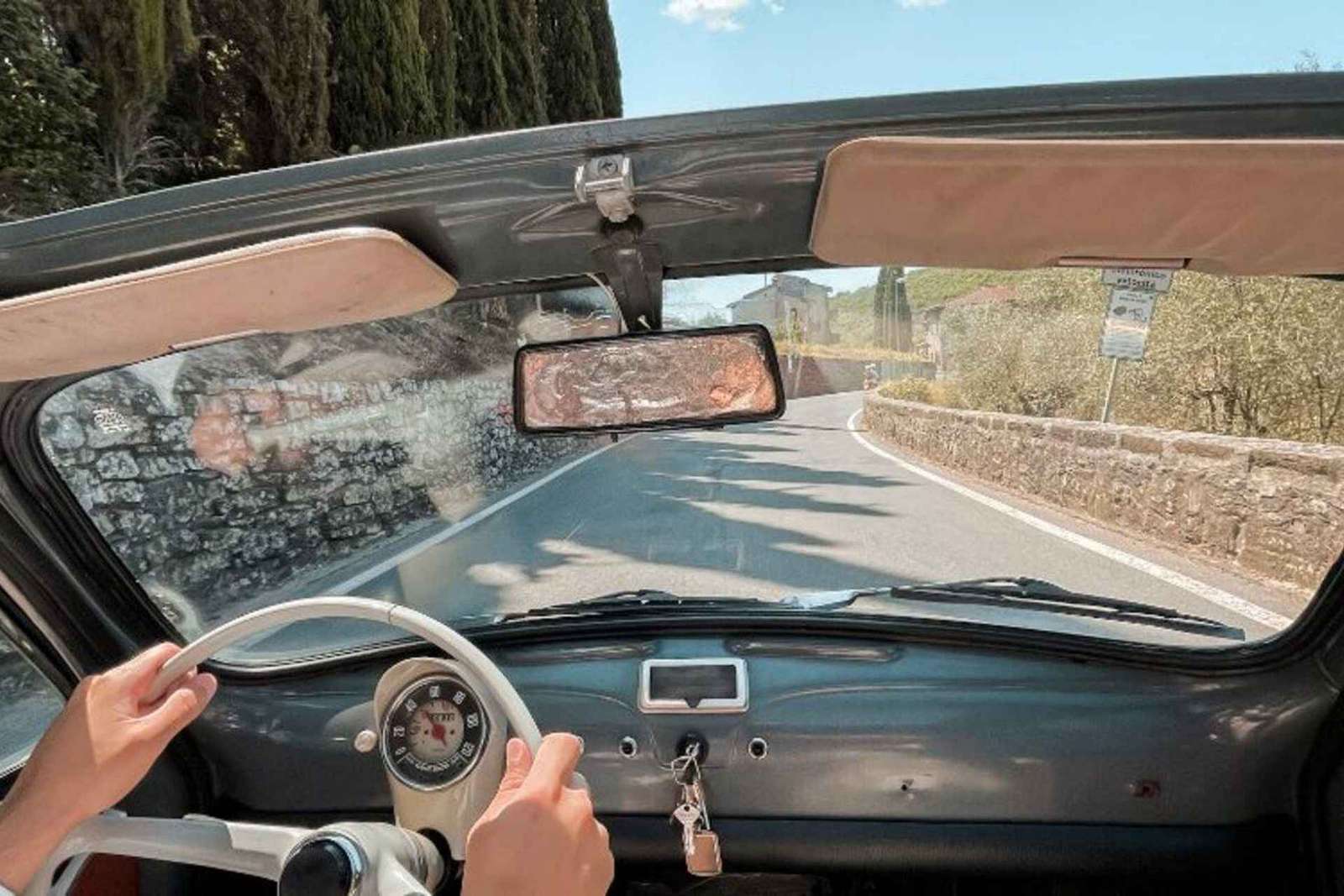 Depuis Sienne : Excursion d'une journée dans une Fiat 500 d'époque avec vignobles