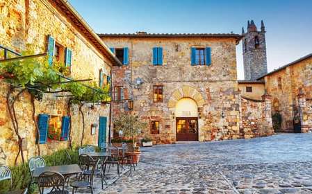 From Siena: Chianti and Castles Tour with Wine Tastings