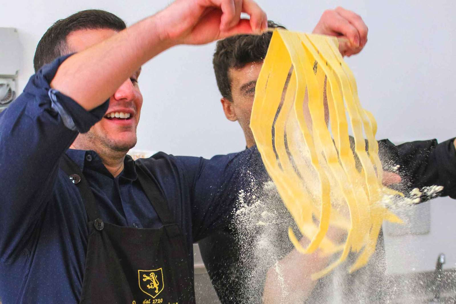 Pasta maken en wijnproeven