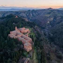 Visita all'Abbazia di Monte Oliveto Maggiore con degustazione