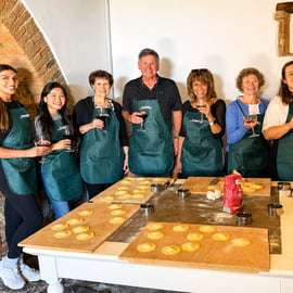 Cours de cuisine toscane dans une ferme près de Sienne, avec vin