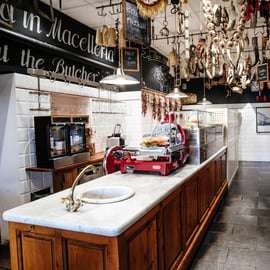 Greve in Chianti : visite de la boucherie avec vin et plateau