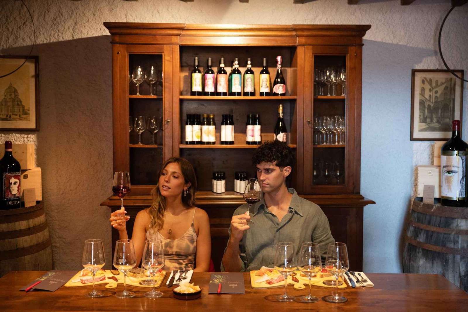 Oběd a degustace vína v San Gimignanu ve sklepě