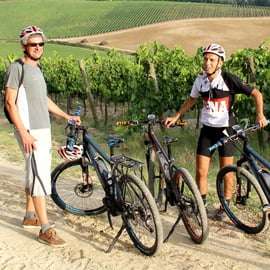 Da Siena: tour in bici elettrica nella campagna del Chianti con pranzo e vino