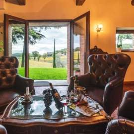 Montalcino: Premium Wine Tasting with light-lunch and Tour