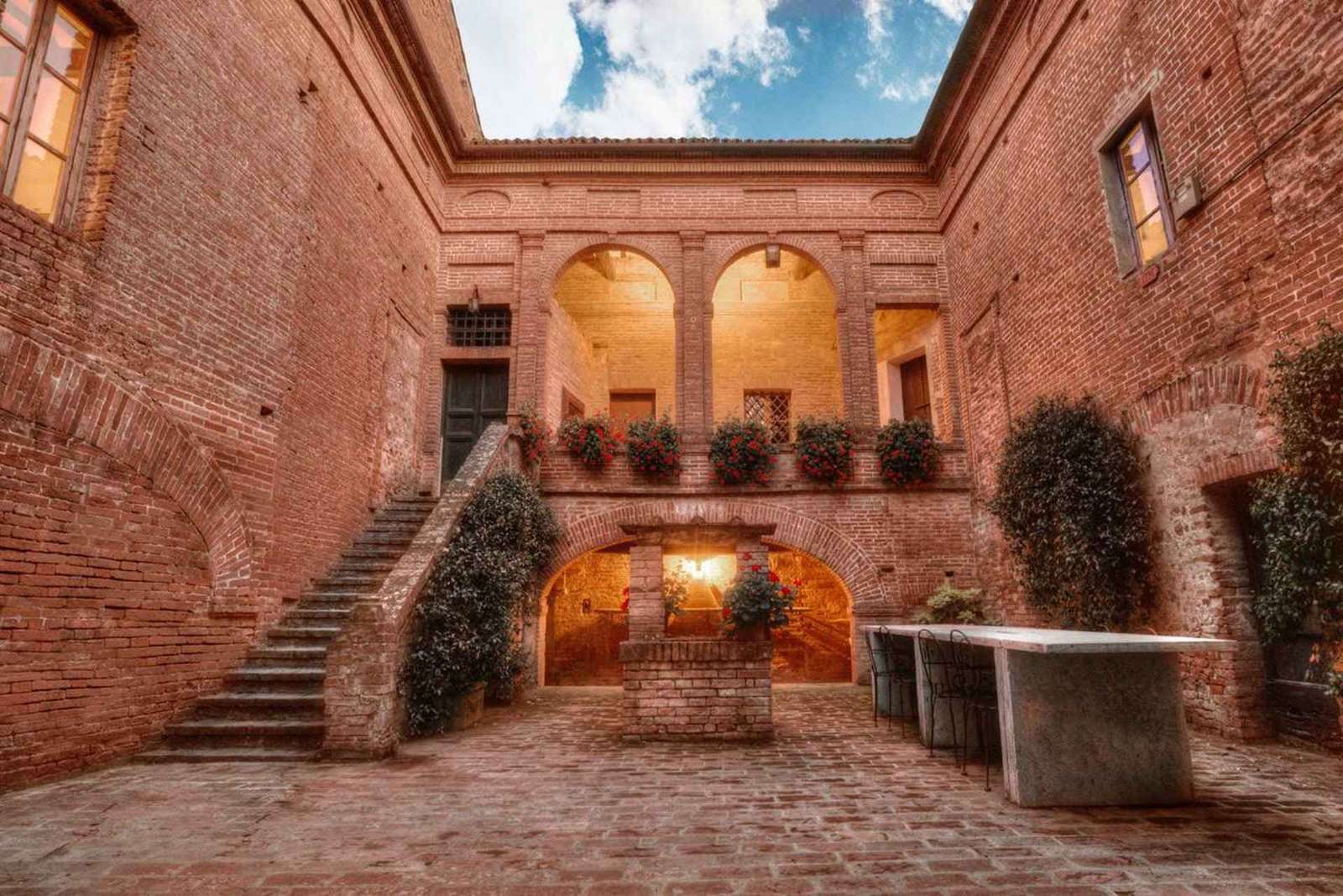 Brunello Wine Tasting and Lunch in a Montalcino Castle