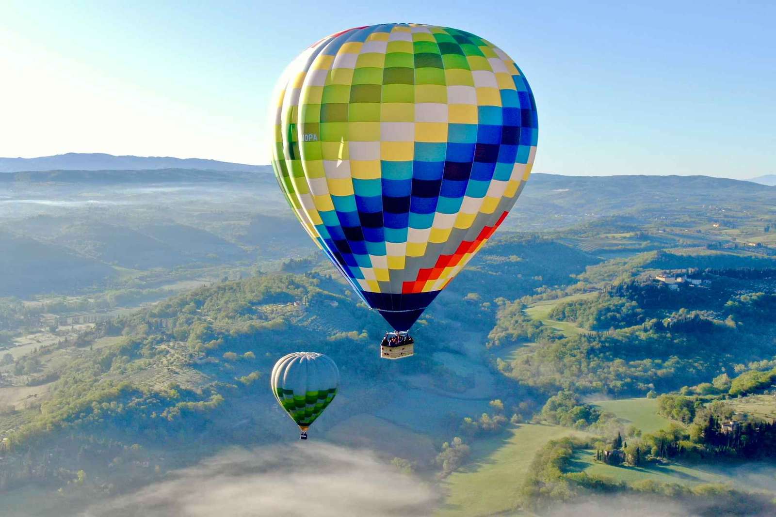 Siena: voo de balão sobre a Toscana com uma taça de vinho