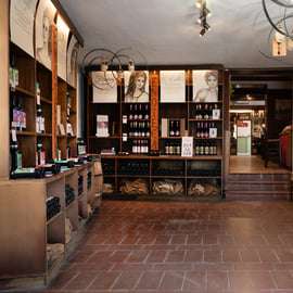 Oběd a degustace vína v San Gimignanu ve sklepě