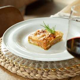 Oběd a degustace vína v San Gimignanu ve sklepě