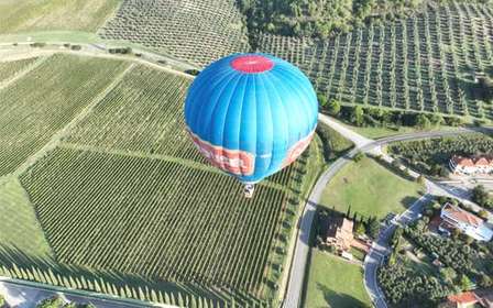 Lot balonem nad Toskanią z poranną lampką Prosecco