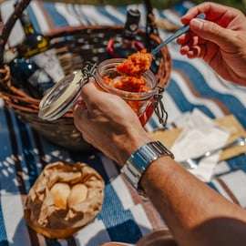 Montalcino: Picknick im Weinberg mit einer Flasche Wein