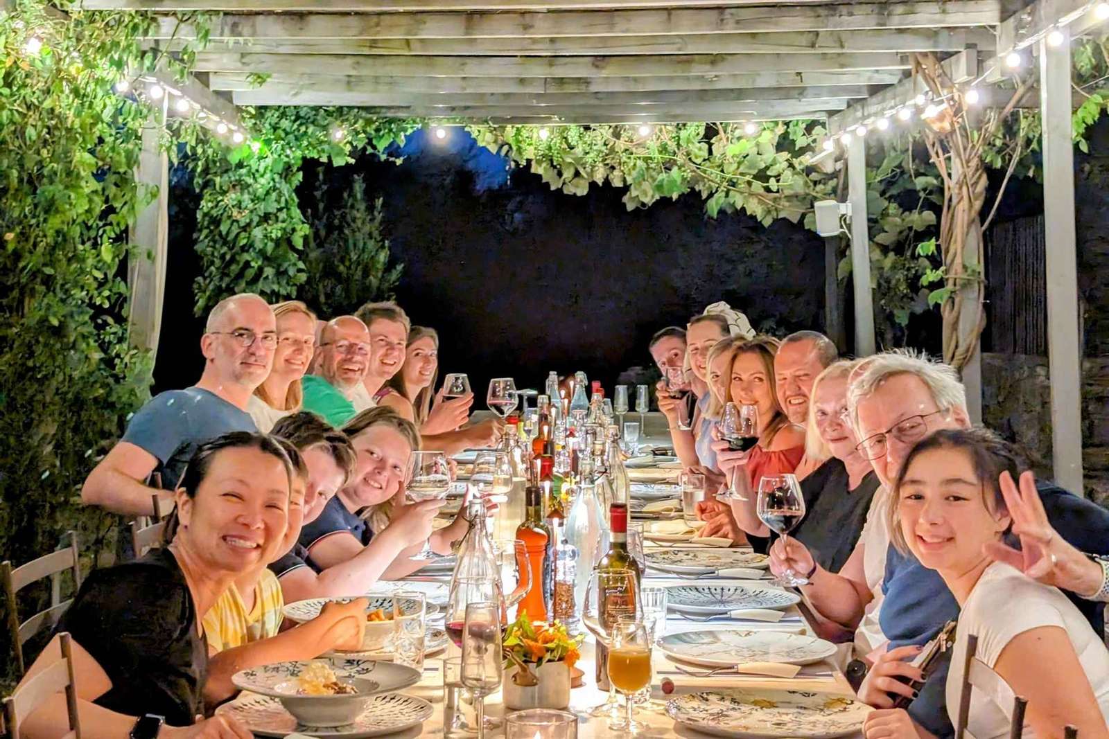 Jantar comunitário numa antiga quinta da Toscana