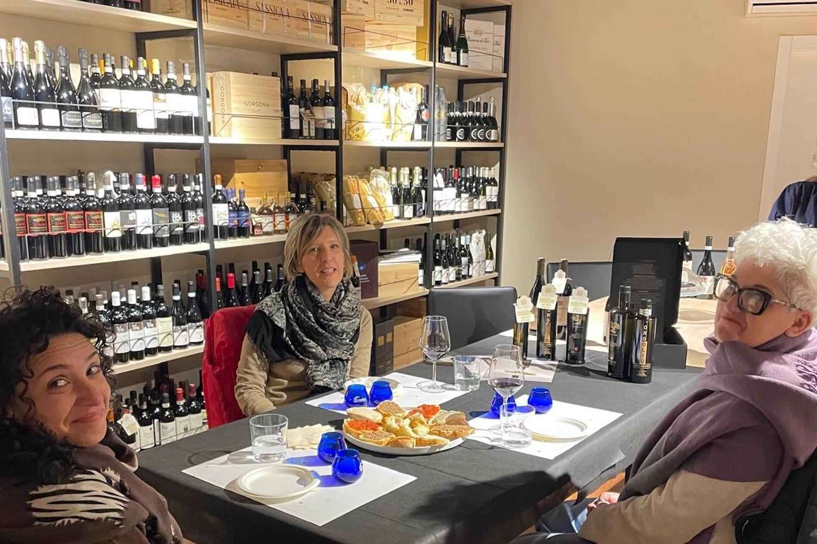 Siena: Ölverkostung in einer Weinhandlung auf der Piazza del Campo