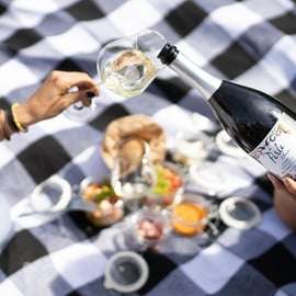 Montalcino: Picknick im Weinberg mit einer Flasche Wein